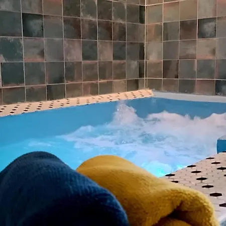 Gites Avec Piscine Et 3 Jacuzzis Casa vacanze Lesches