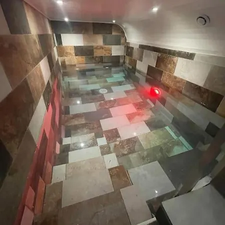 Gites Avec Piscine Et 3 Jacuzzis Casa vacanze Lesches